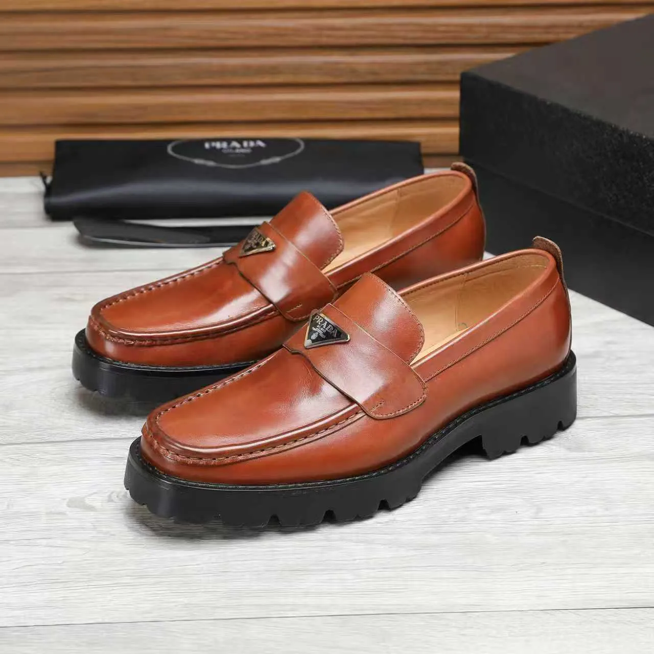 Men's shoes 💰540 💰💰🎩🎩【Prada】Counter 1:1⬆️original reproduction, absolute quality🆗original outsole, high-quality imported rubber, wear-resistant and non-slip, never degummed, upper material: imported first-layer cowhide➕anti-slip foam outsole, official website material, inner material: water-dyed leather lining, 6 colors available! Code number 38-45